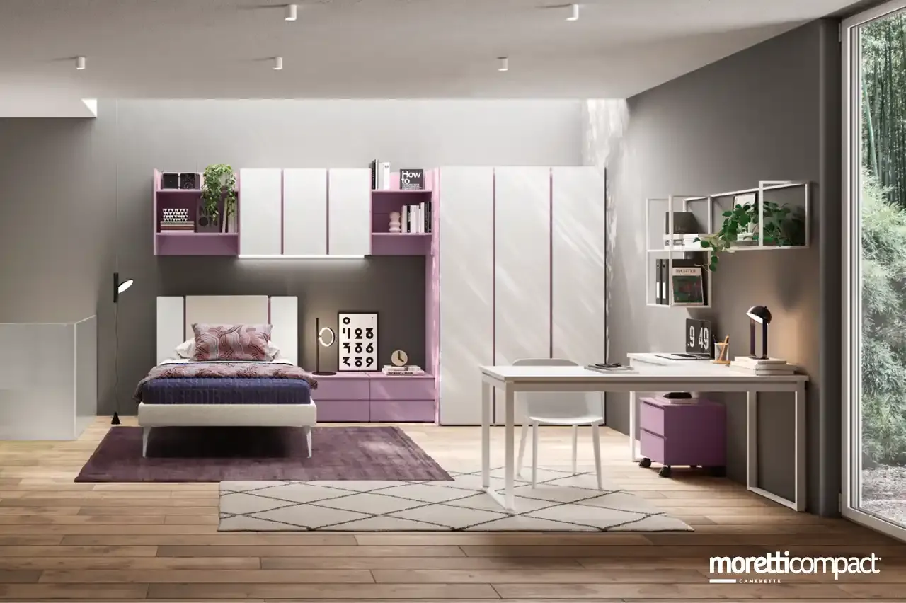Cameretta Young Y121 Moretti Compact bianca con maniglie a gola rosa e scrivania ad angolo