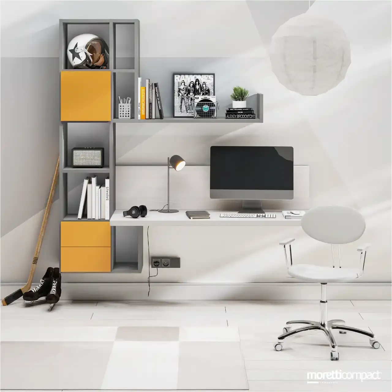 Scrivania sospesa Moretti Compact sotto una libreria Outline a parete