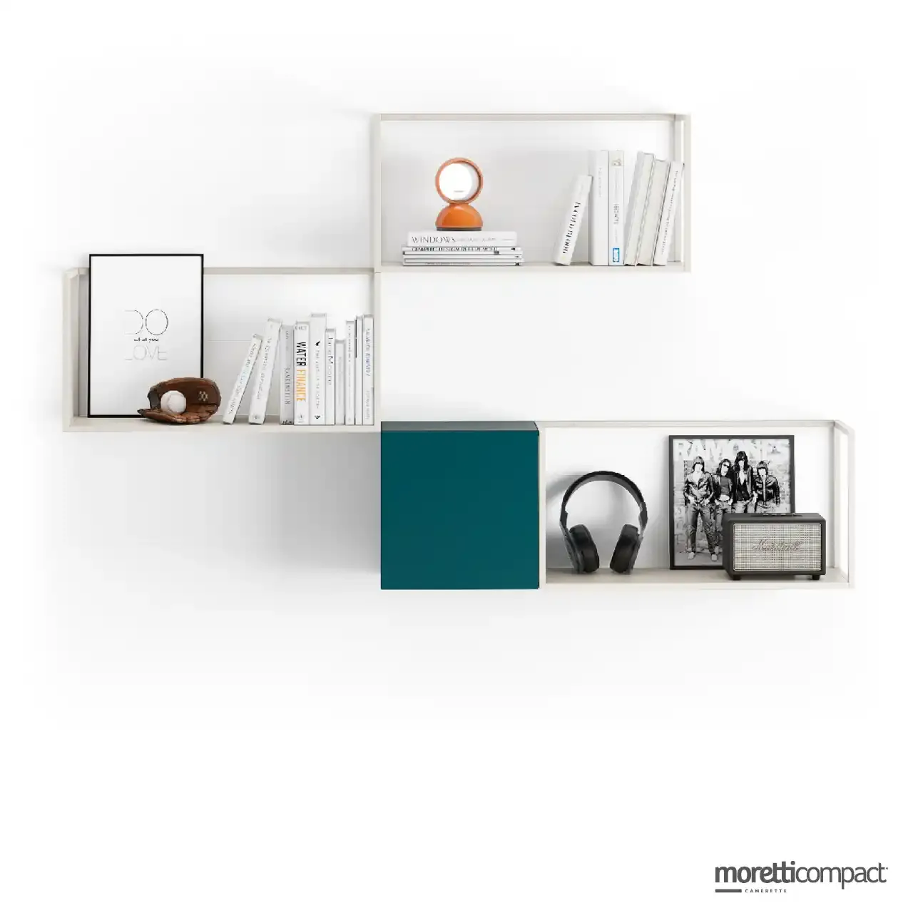 Composizione Air Frame e Wallbox sospesi Moretti Compact su una parete