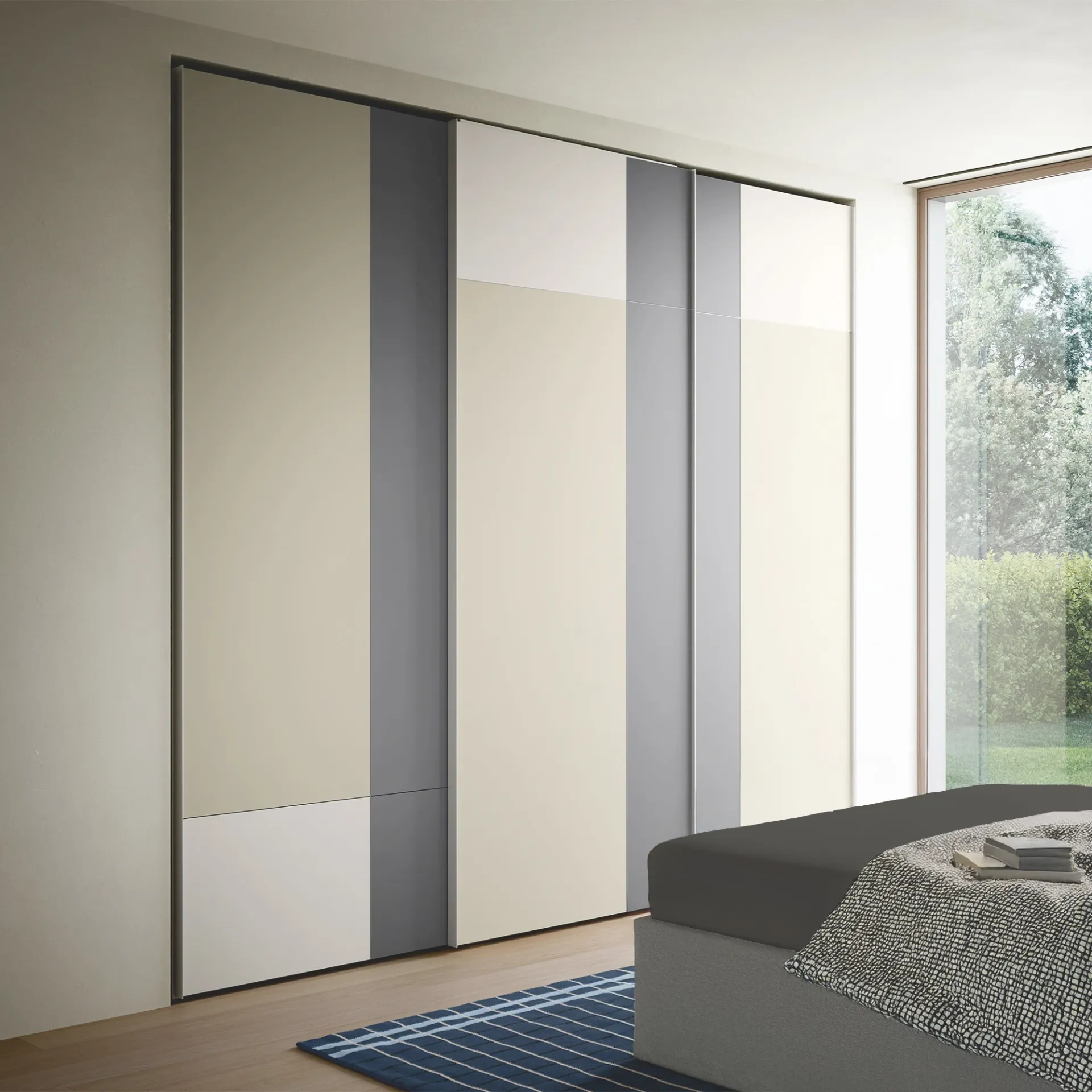 Ante dell'armadio Lila Nidi in grigio e bianco accanto al letto