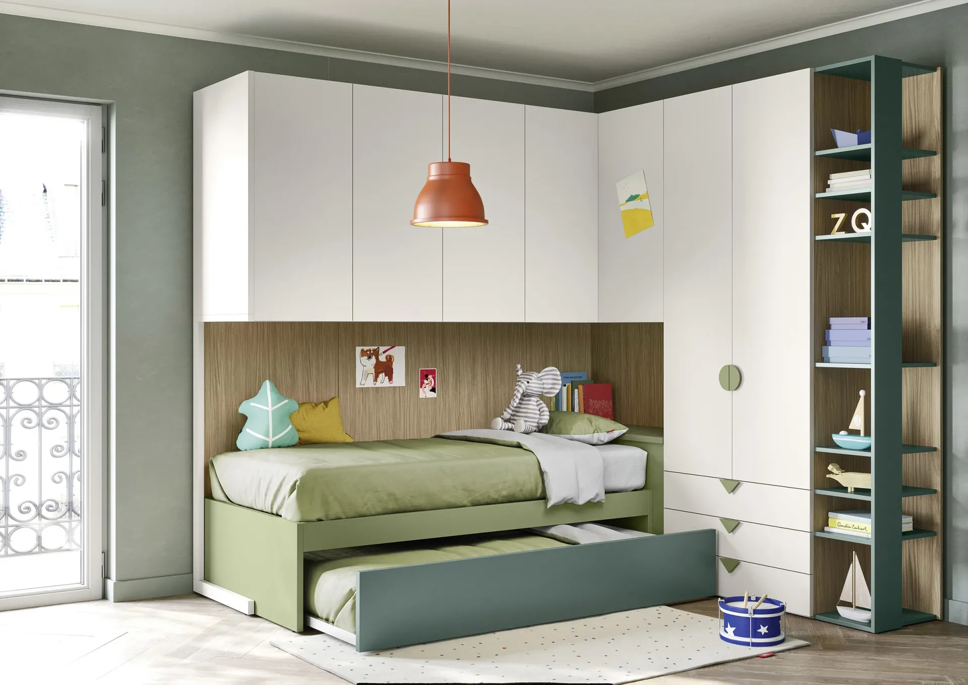 Letto estraibile Nidi verde aperto sotto un letto in parete con armadi