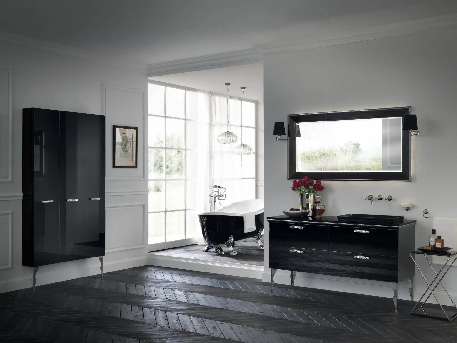 Bagno Magnifica Scavolini in laccato lucido nero con piedi cromati, specchiera nera e vasca su piedi