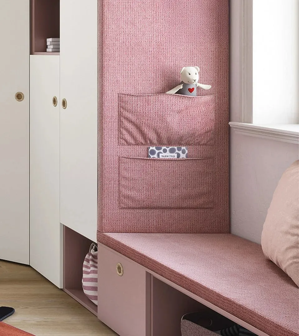 Fianco imbottito Pann Nidi rosa con tasche sull'armadio