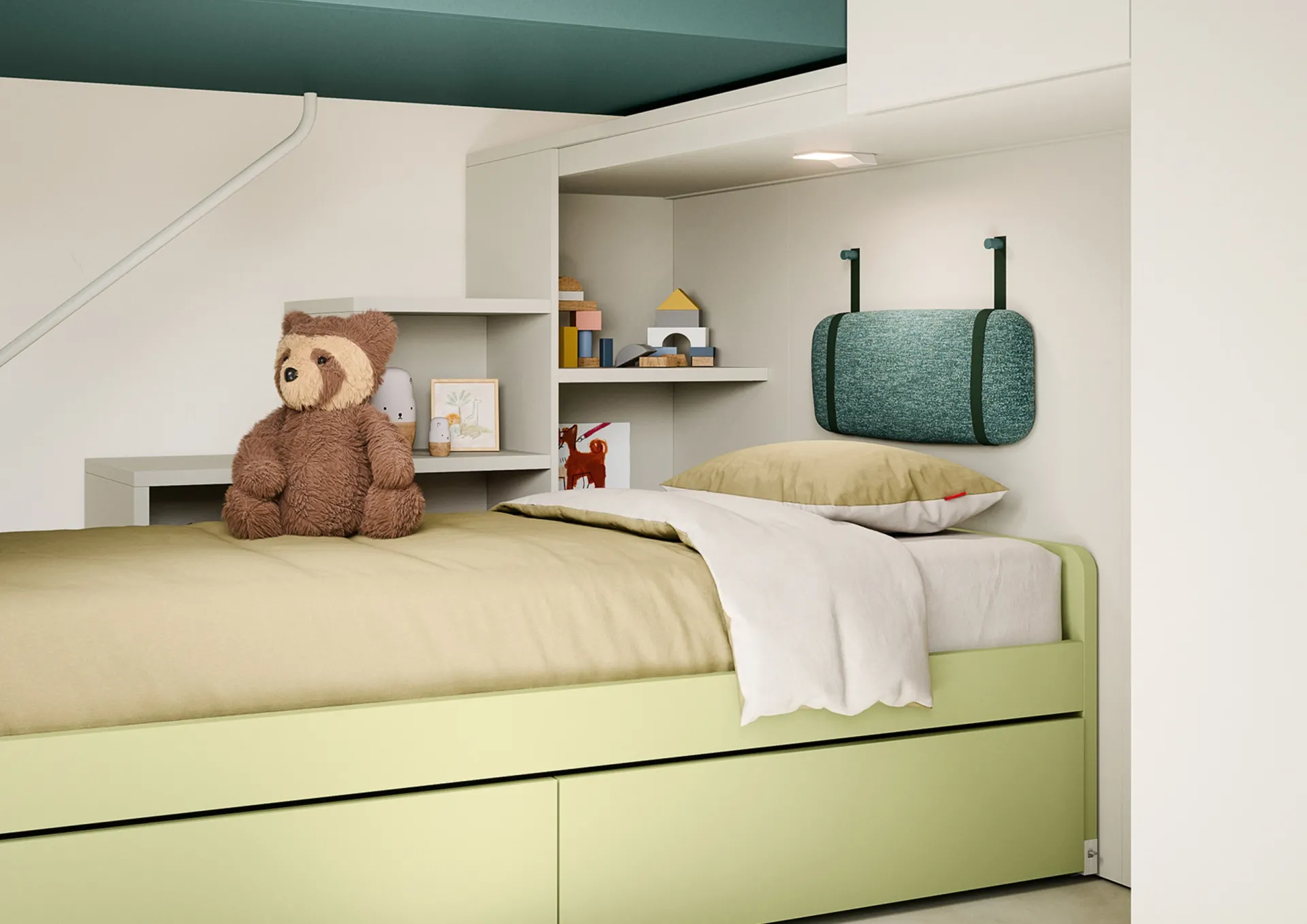 Testiera imbottita Nidi verde petrolio sopra il letto con orsetto