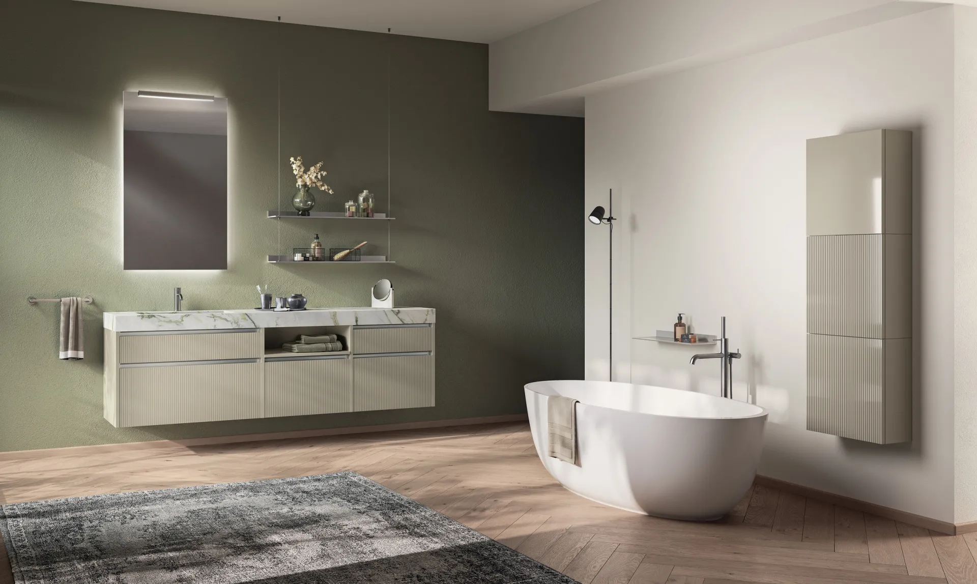 Bagno Miko Scavolini con base sospesa e colonna dogate in laccato Tortora, vasca freestanding e parete verde