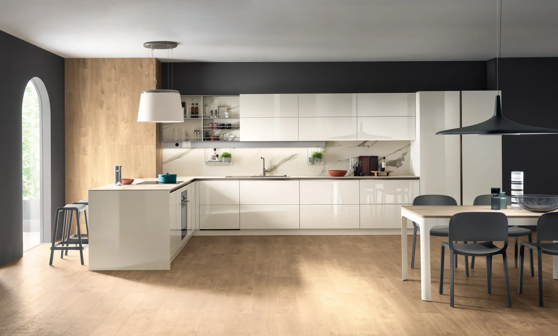 Cucina Dandy Plus Scavolini bianca lucida ad angolo con penisola e tavolo con sedie scure