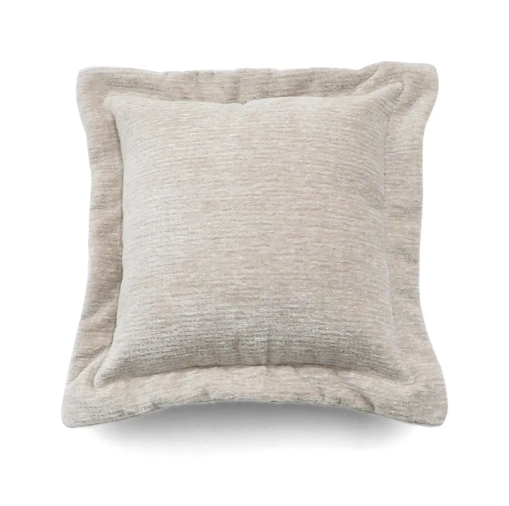 Cuscino E12 Dienne in bouclé beige con bordo a balza piatta