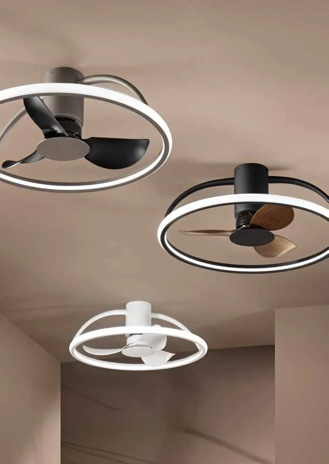 Tre ventilatori Hadley Fan Europe nelle finiture bianco, antracite e nero