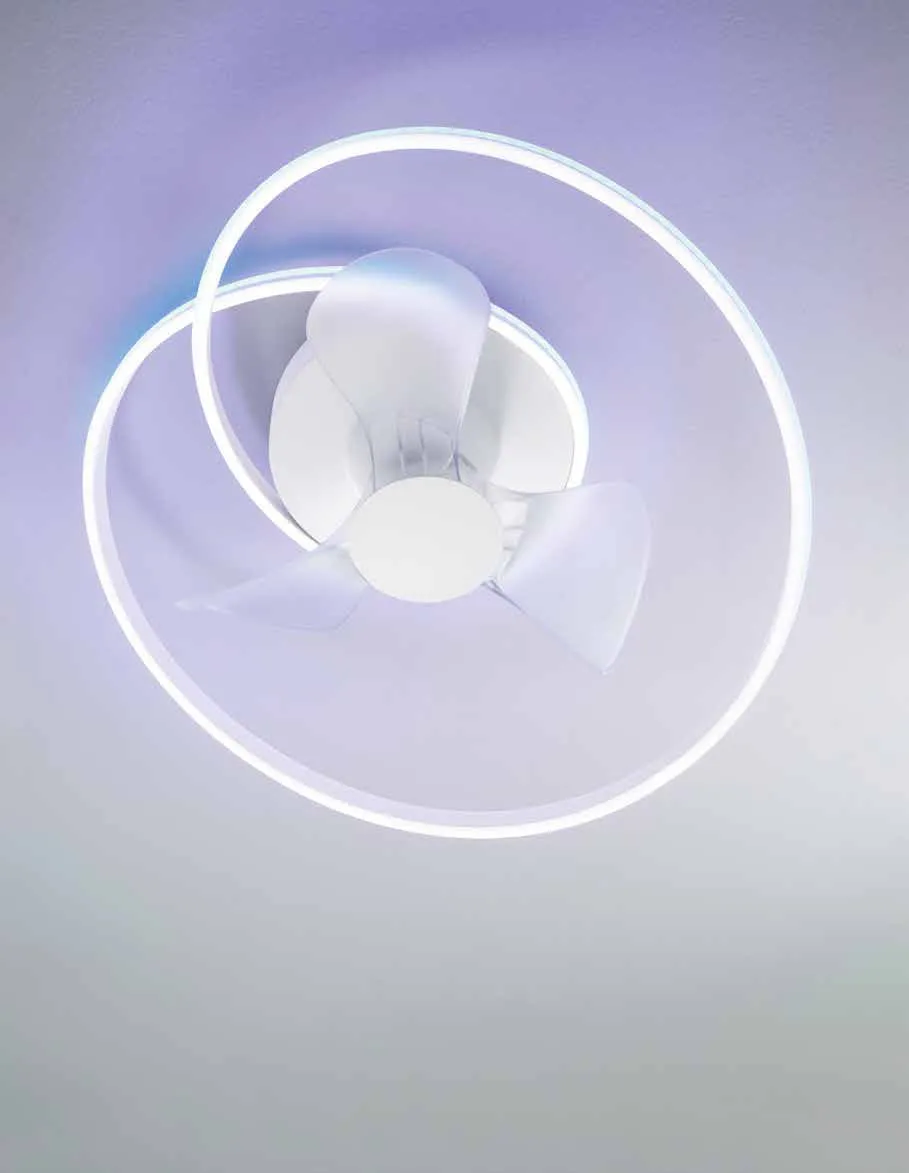 Dettaglio del ventilatore Auster Fan Europe con luce RGB azzurra e viola