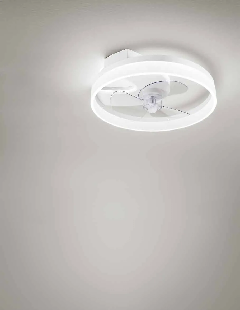 Plafoniera con ventilatore Espero Fan Europe bianca su soffitto chiaro