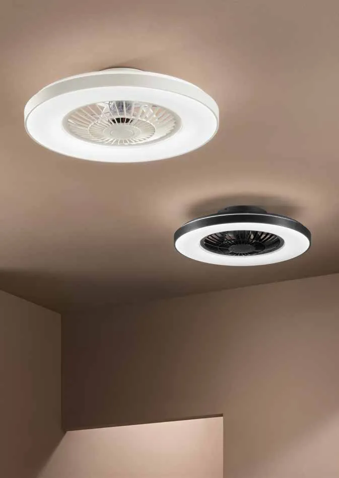 Ventilatori Garbin Fan Europe bianco e nero su soffitto