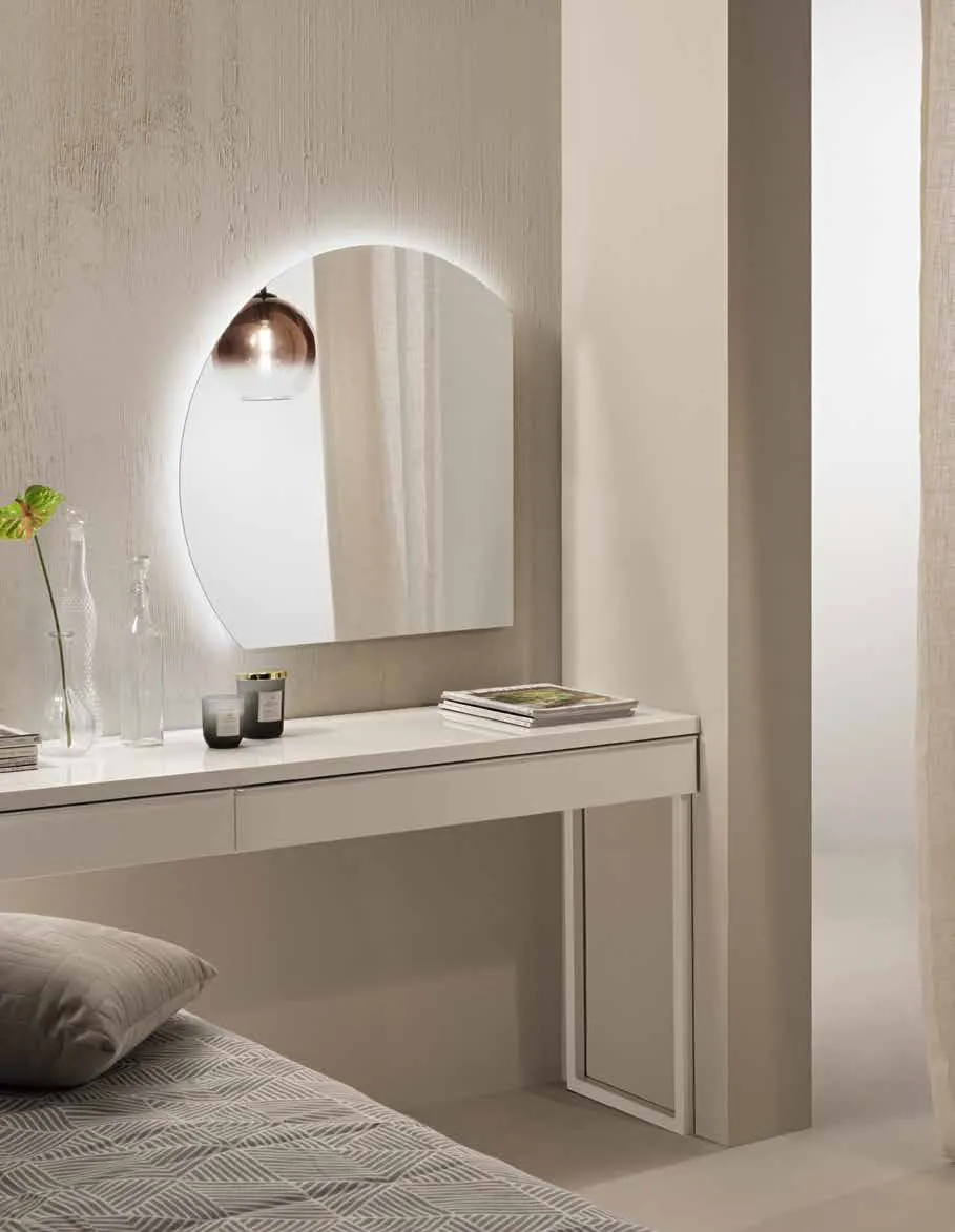 Specchio Sunset Fan Europe su una consolle trucco