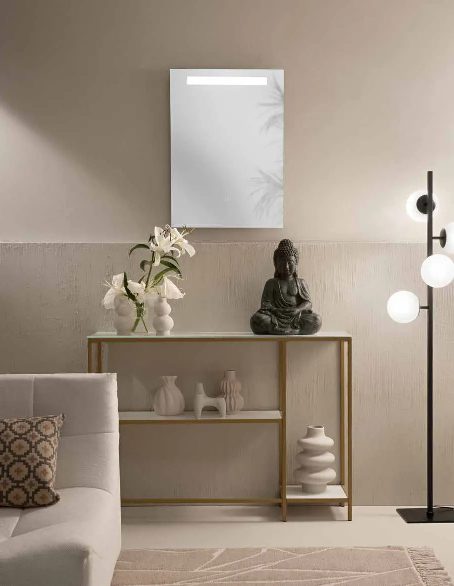 Specchio rettangolare Linea Fan Europe sopra una consolle in legno