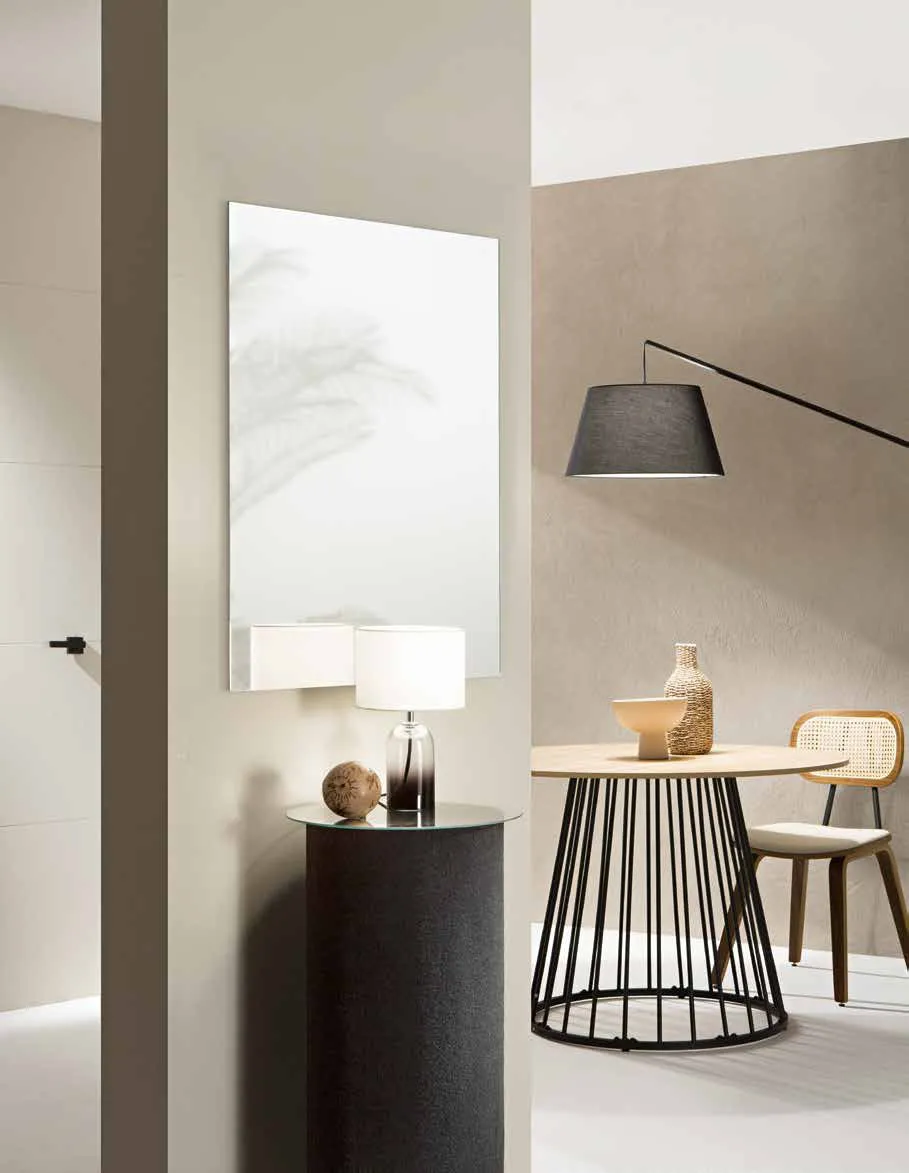 Specchio Pure Fan Europe in verticale su un pilastro con lampada