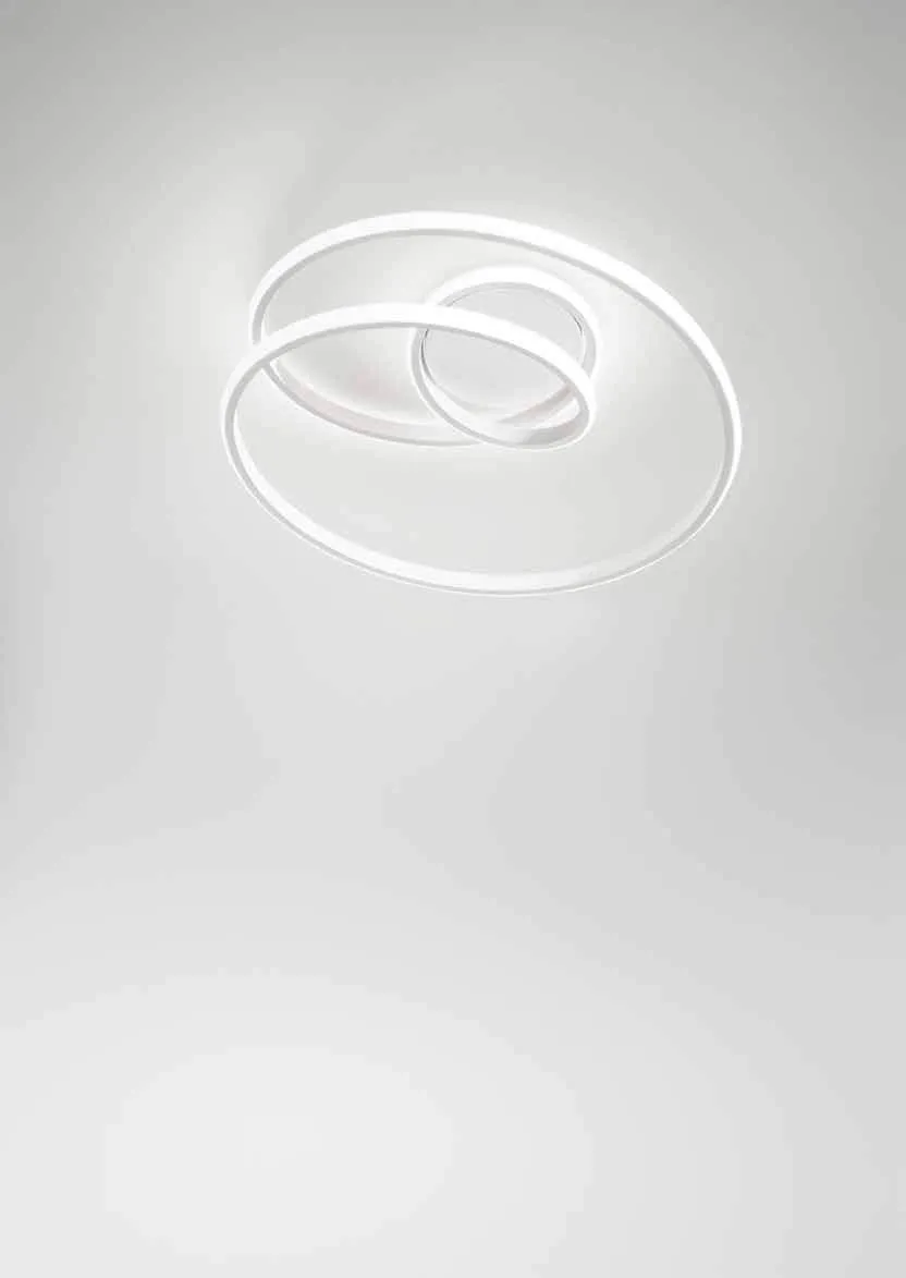 Plafoniera Coaster Fan Europe bianca su soffitto chiaro
