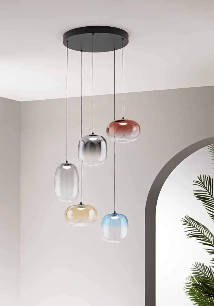 Sospensione Giselle Fan Europe con diffusori colorati in vetro su base nera