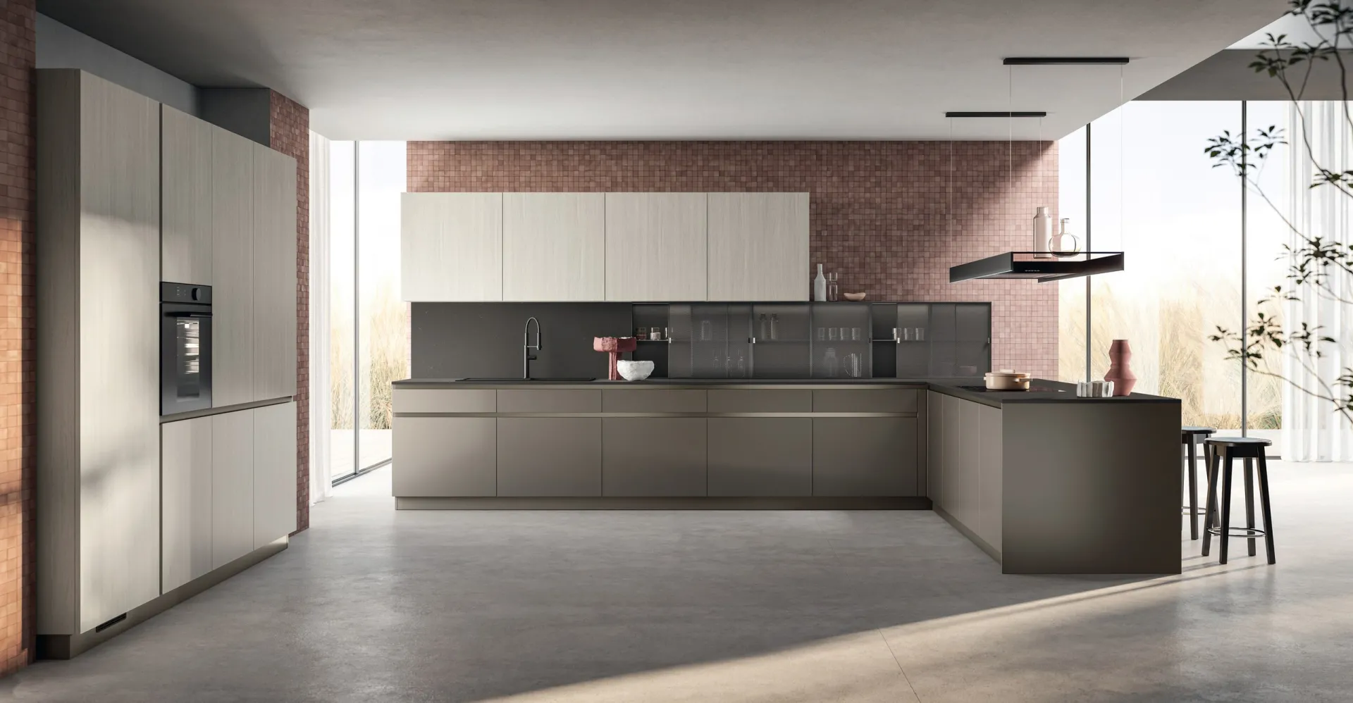 Cucina Lumina Scavolini con penisola, basi color bronzo e pensili in lamiera forata