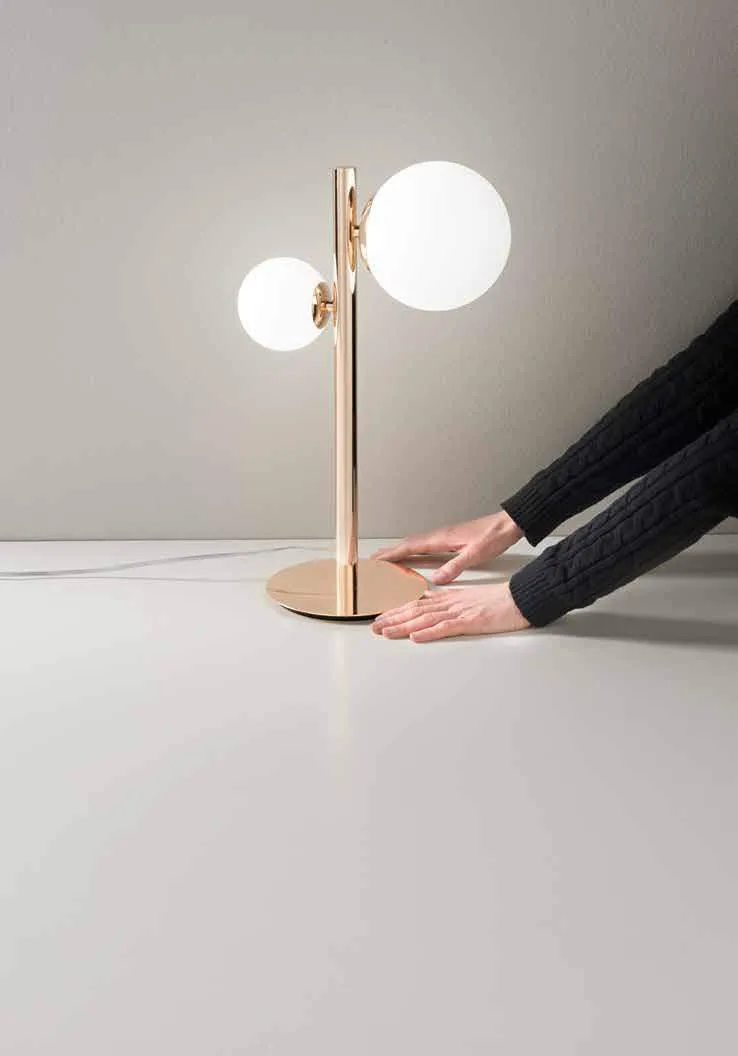 Lume Hera Fan Europe oro con sfere bianche