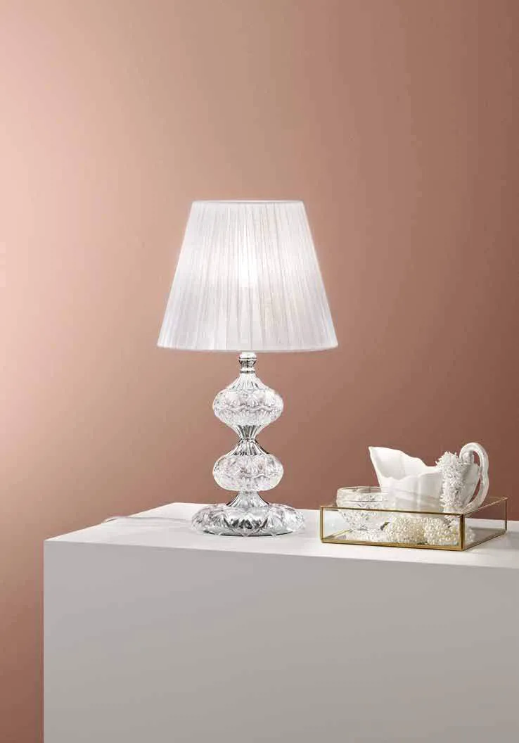Lume Incanto Fan Europe con base in vetro su parete rosa