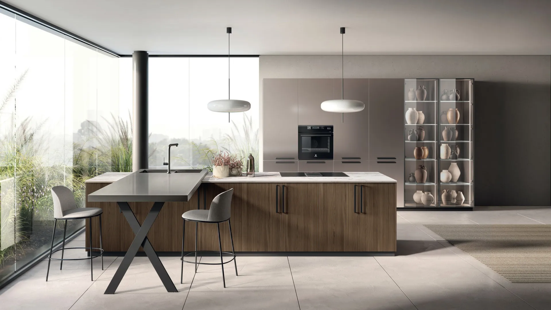 Cucina Musa Scavolini con isola in Rovere Pecan dogato, piano snack e vetrina illuminata