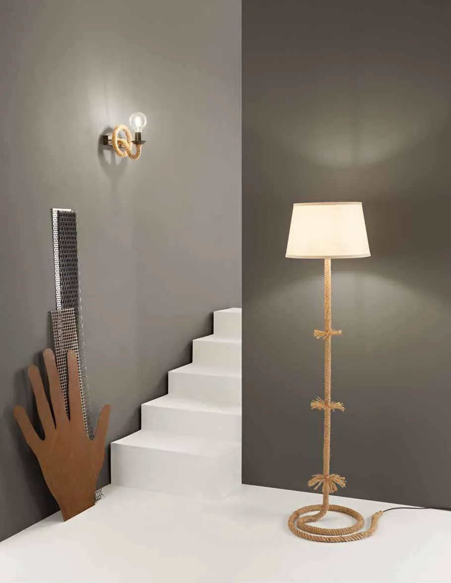 Piantana e applique Rope Fan Europe in corda vicino a una scala