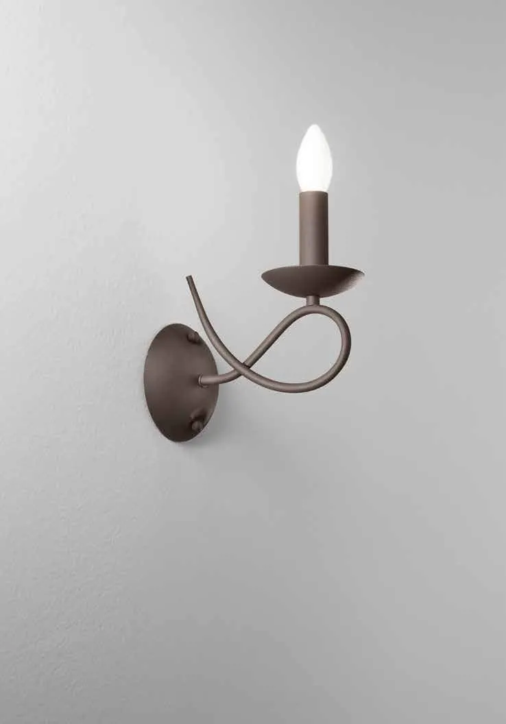 Applique Ginevra Fan Europe a un candeliere