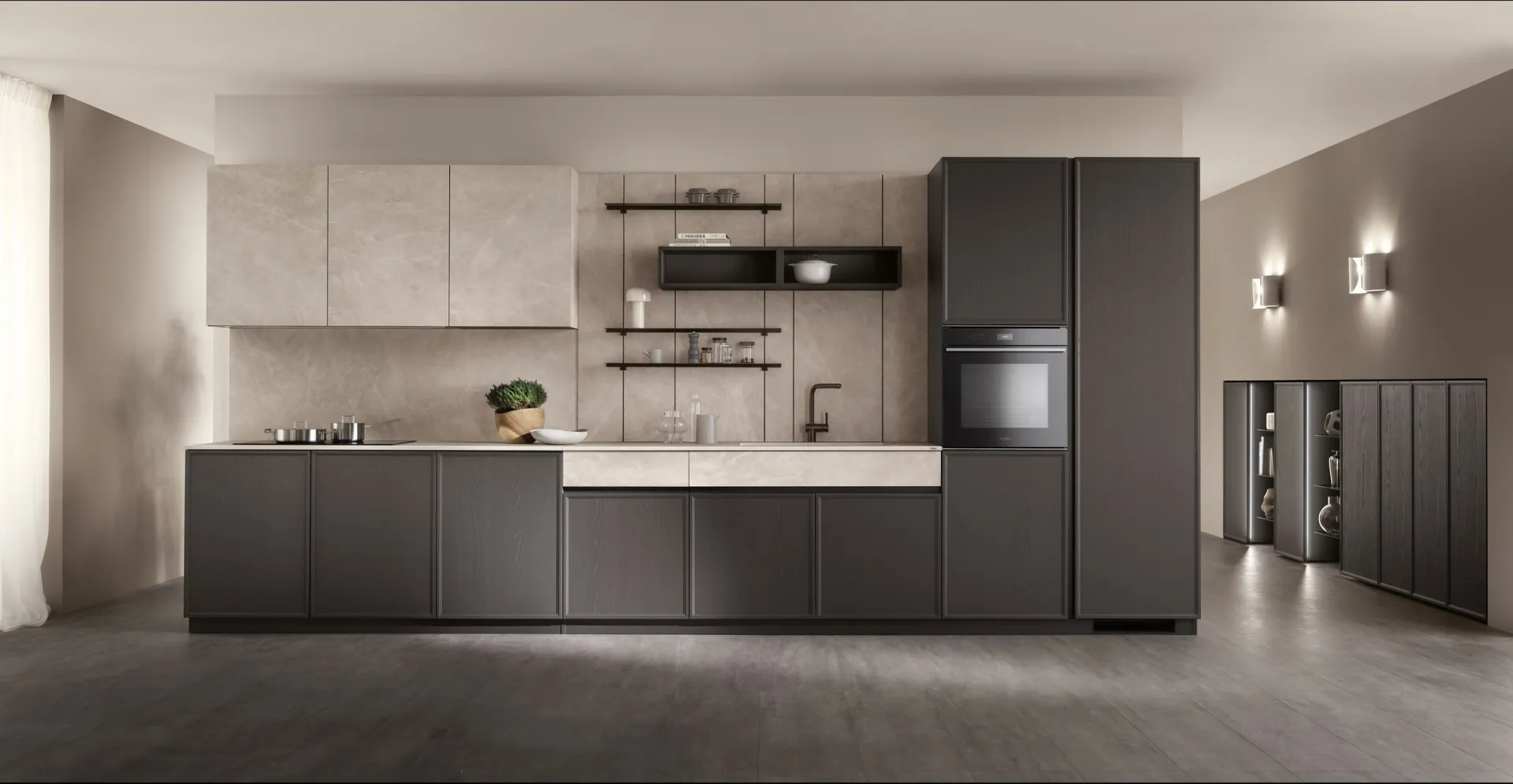 Cucina Poetica Scavolini lineare in Frassino Grigio Ferro con pensili in gres Diamond Cream