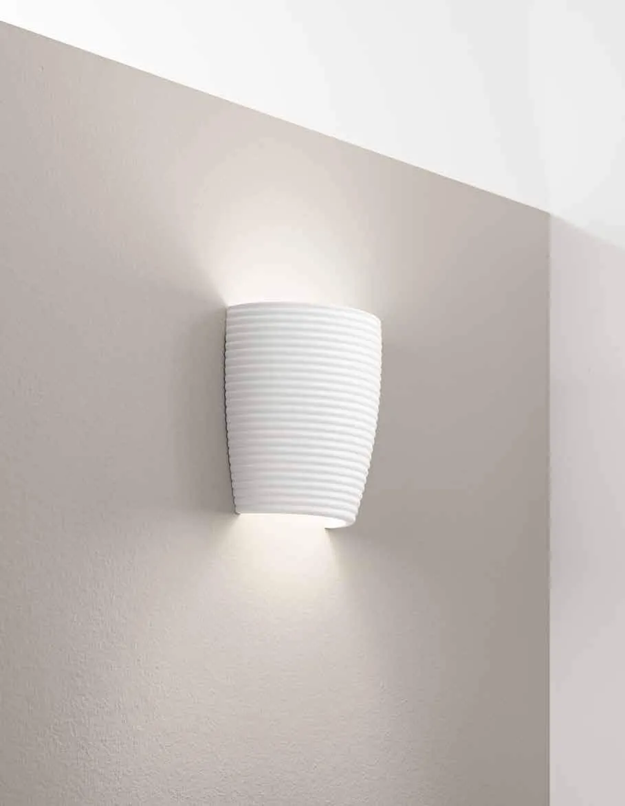 Applique Corinto Fan Europe in gesso a rilievi