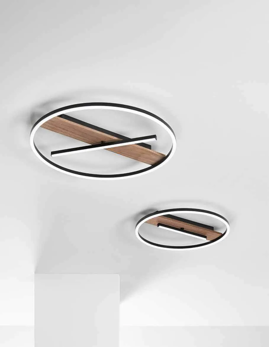Due plafoniere Azimuth Fan Europe con barra centrale effetto legno