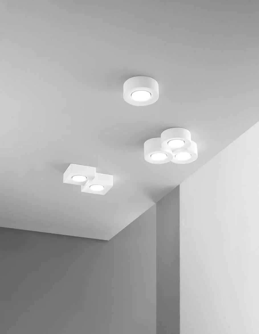 Plafoniere Athen Fan Europe tonde e quadrate su soffitto bianco