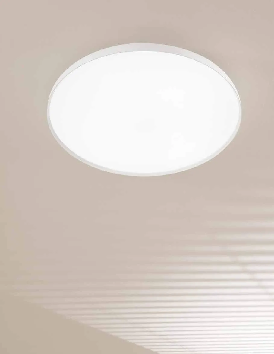 Plafoniera Marlena Fan Europe bianca su soffitto chiaro