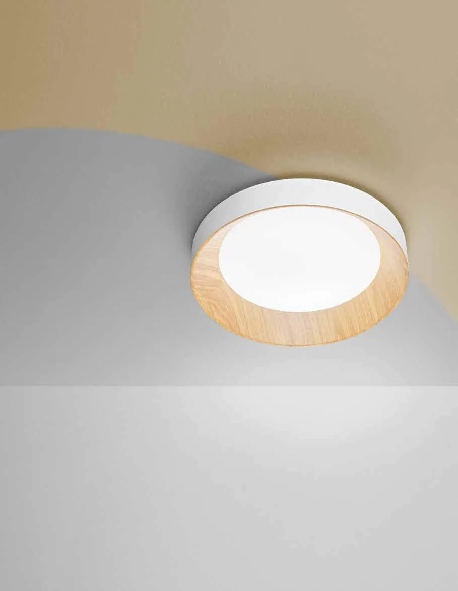 Plafoniera Arka Fan Europe bianca con interno effetto legno su soffitto