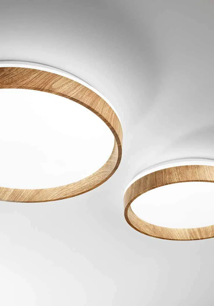 Due plafoniere Madera Fan Europe effetto legno viste da vicino