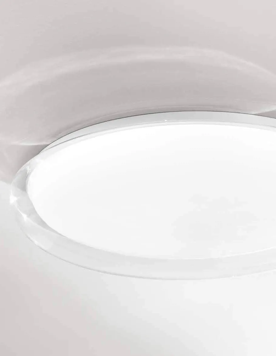 Plafoniera Venere Fan Europe vista da vicino con bordo trasparente