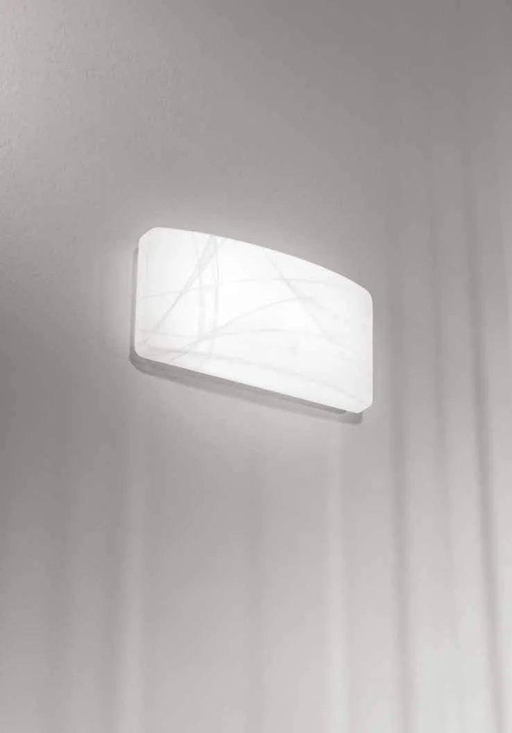 Applique Dyana Fan Europe rettangolare su parete bianca
