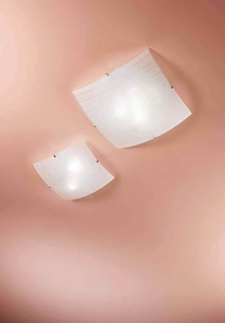 Plafoniere Celine Fan Europe quadrate in vetro su parete rosa