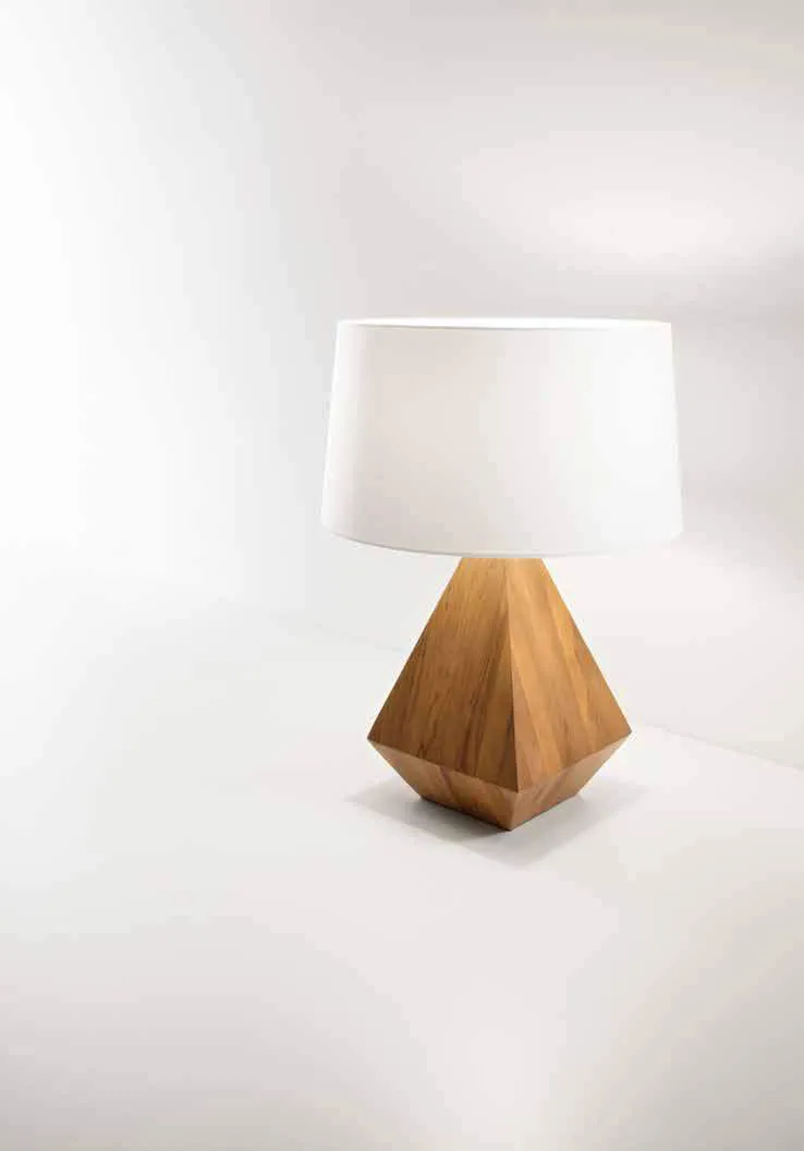 Lume Munari Fan Europe con base in legno a poliedro e paralume bianco