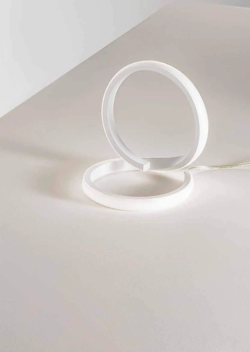 Lampada da tavolo Endless Fan Europe ad anello su fondo bianco