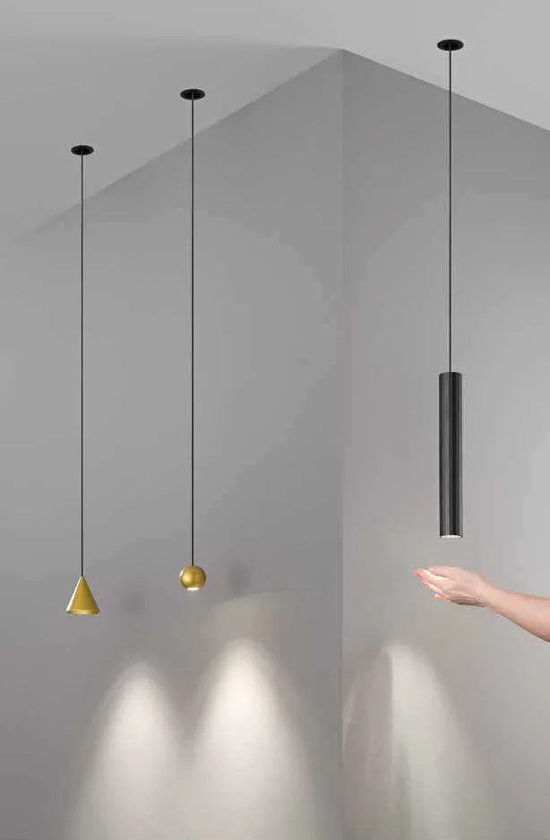 Sospensioni Shift Fan Europe nere e oro inserite negli alloggi a incasso del soffitto