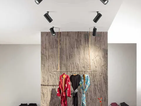 Vai alla foto 1
