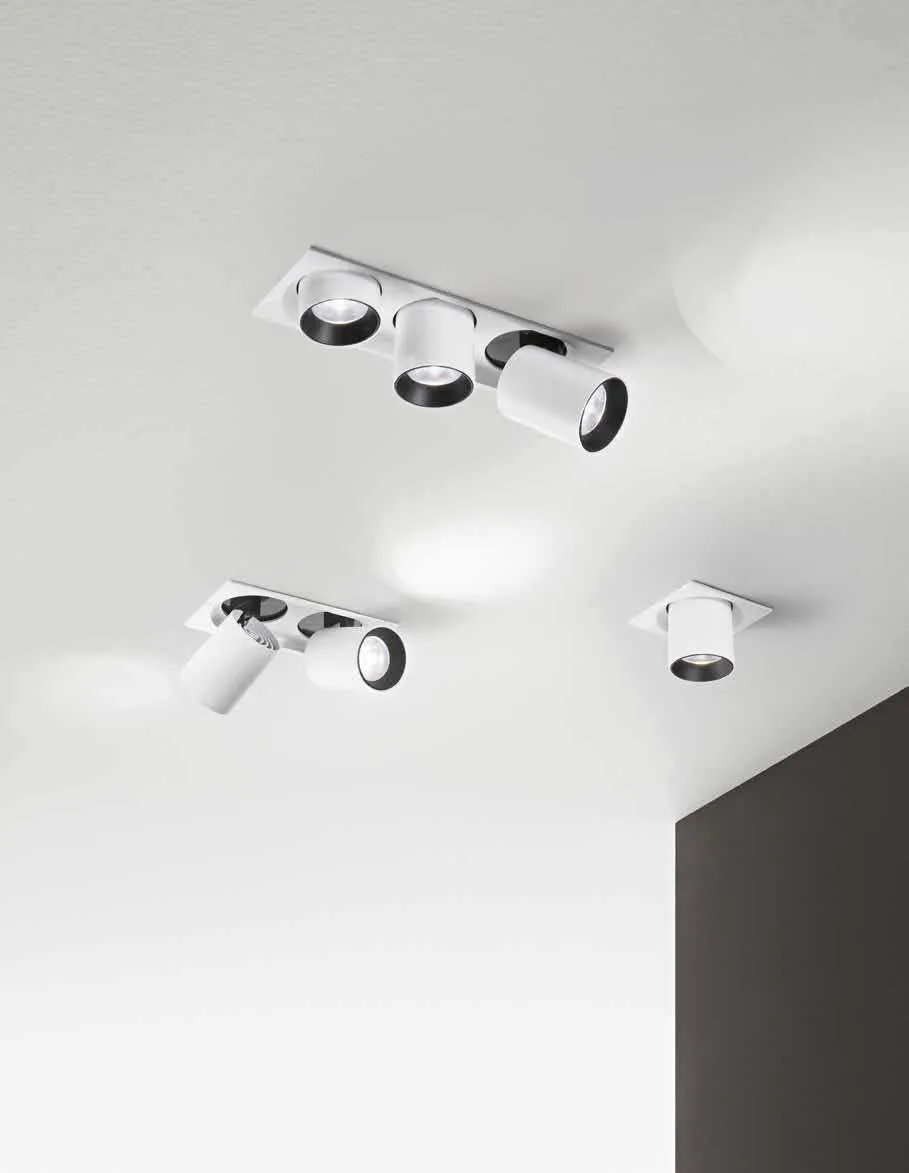 Faretti da incasso Outsider Fan Europe doppio e singolo a soffitto bianco