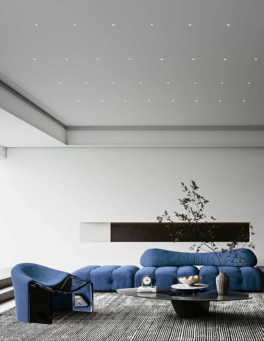 Soggiorno con divani blu e controsoffitto a cielo stellato con faretti Starlight Fan Europe