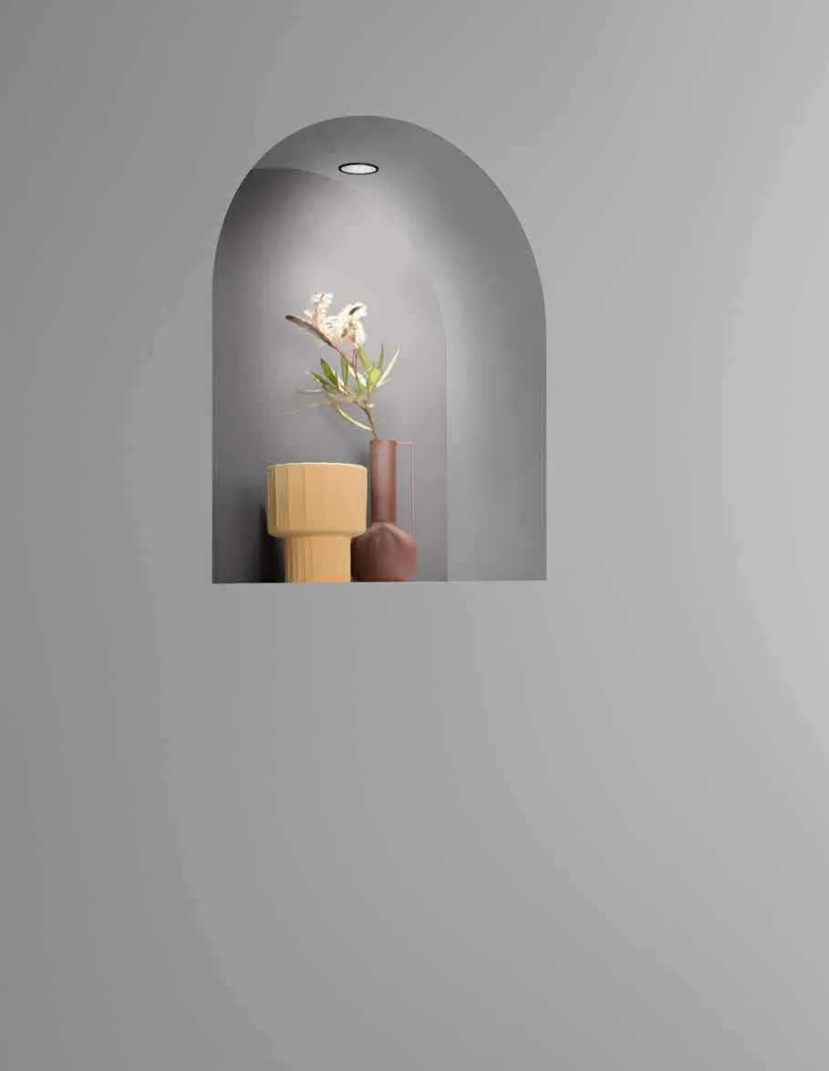 Faretto da incasso Obon Fan Europe sopra una nicchia ad arco con vaso di fiori