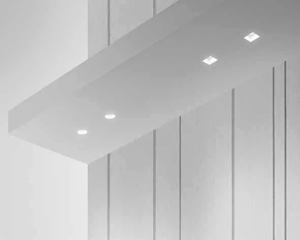 Faretti da incasso Starry Fan Europe a punto luce minimo in un controsoffitto bianco