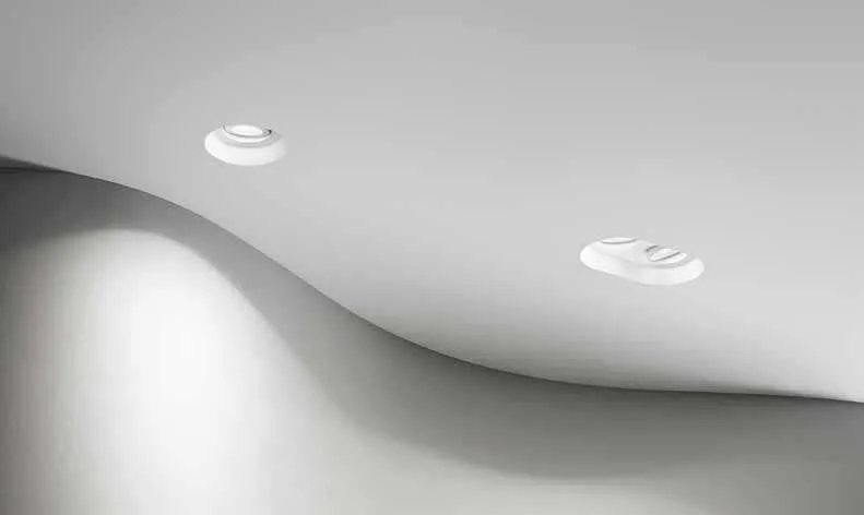 Faretti orientabili da incasso Morgana Fan Europe in un soffitto curvo con luce radente