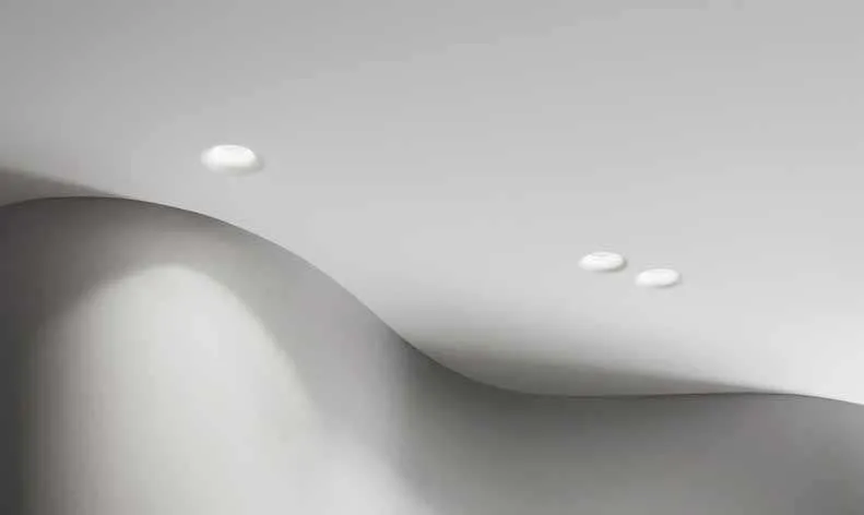 Faretti da incasso Senso Fan Europe in un soffitto sopra una parete curva