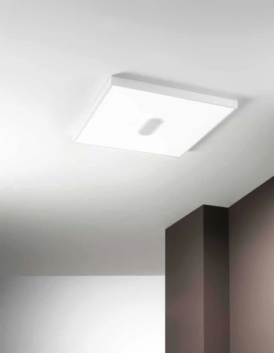 Pannello LED Panel-DJ Fan Europe con altoparlante acceso a soffitto in una stanza