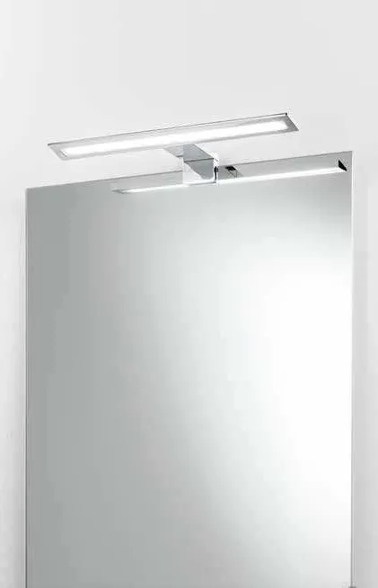 Applique da specchio Wally Fan Europe cromata sopra uno specchio del bagno