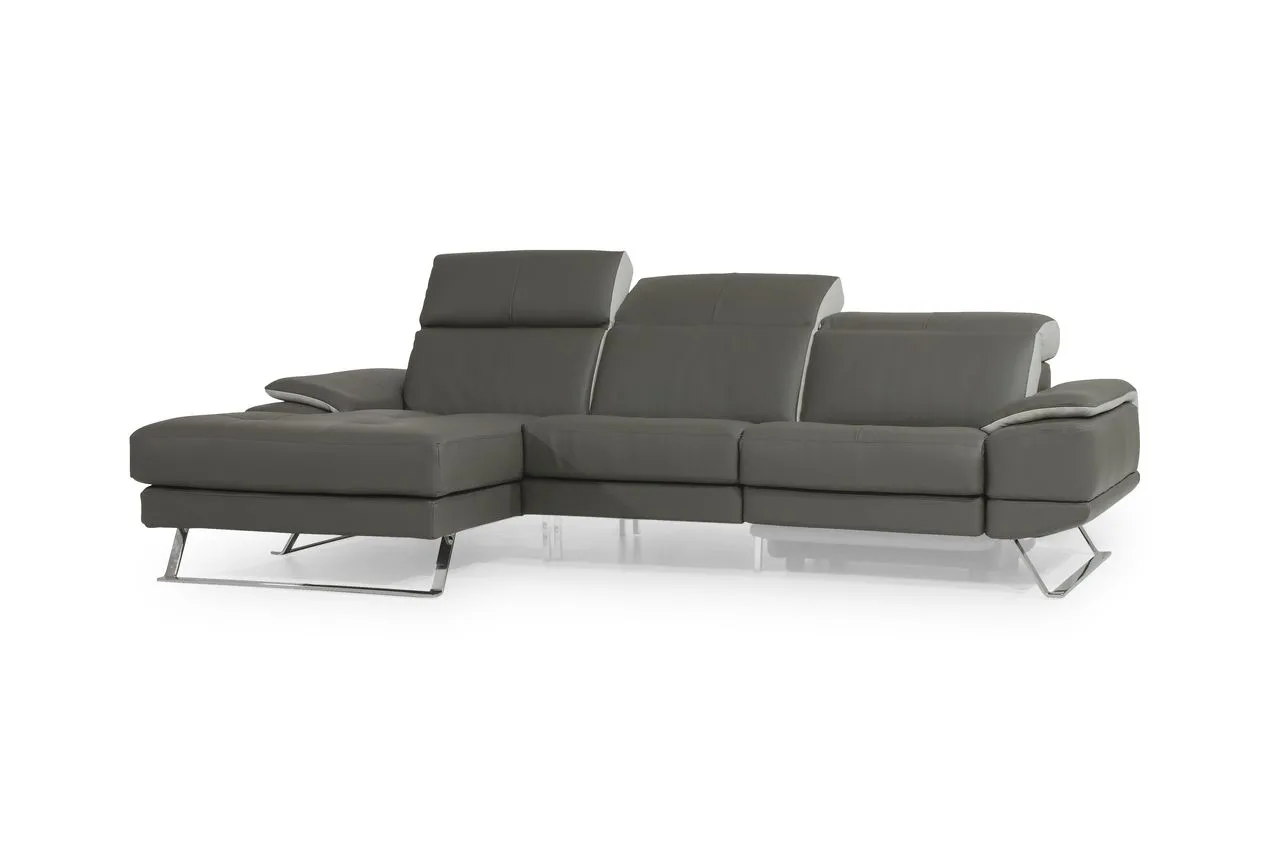 Divano Fantasy Max Sofà con chaise longue in pelle grigia su fondo bianco
