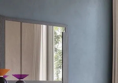 Specchiera rettangolare Trend Style Imba sopra una madia scura, ritaglio